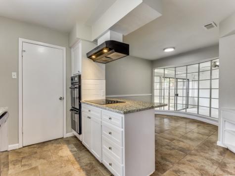 601 Colonial Drive Garland TX 75043