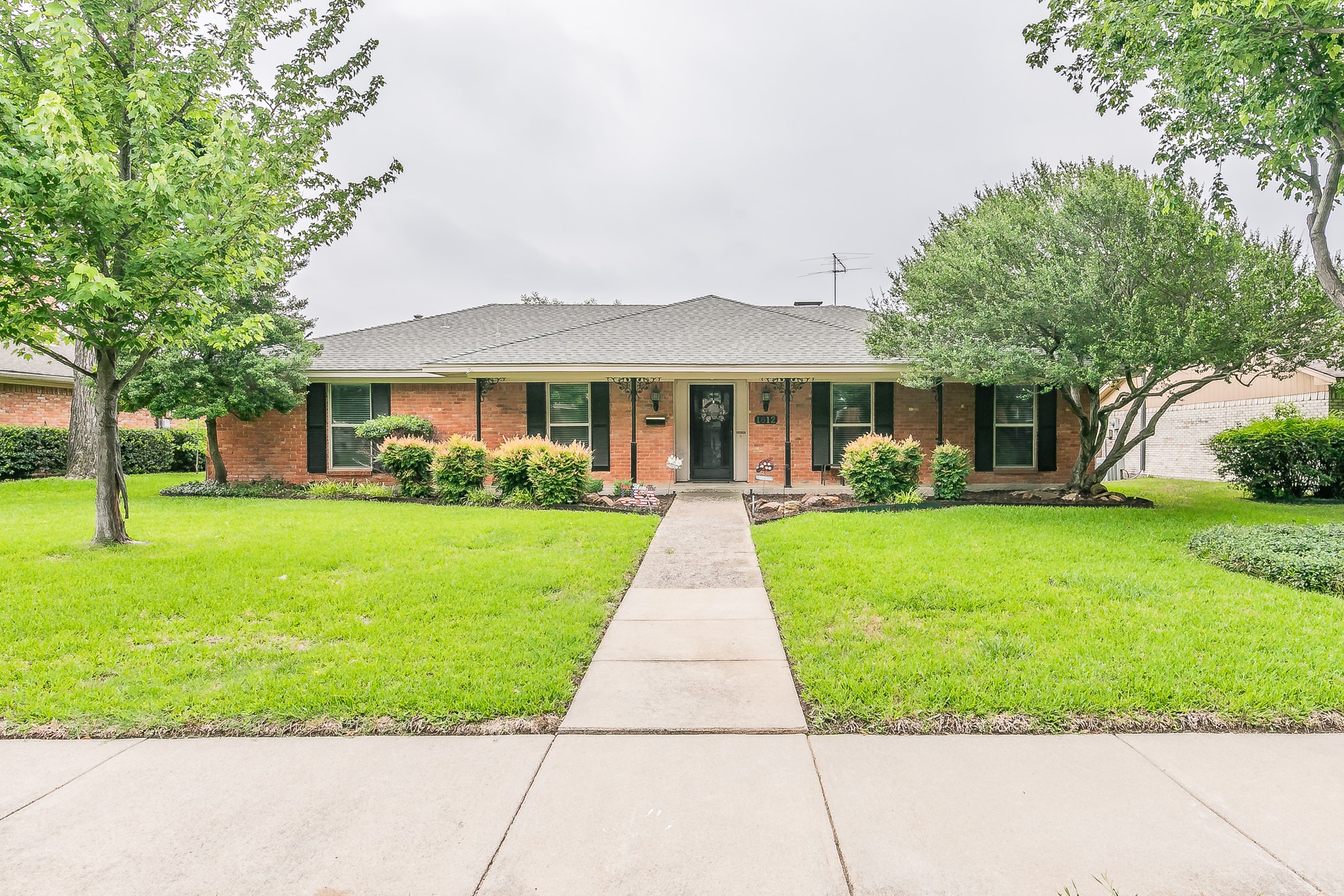 1612 Valleycrest Lane Carrollton TX 75006