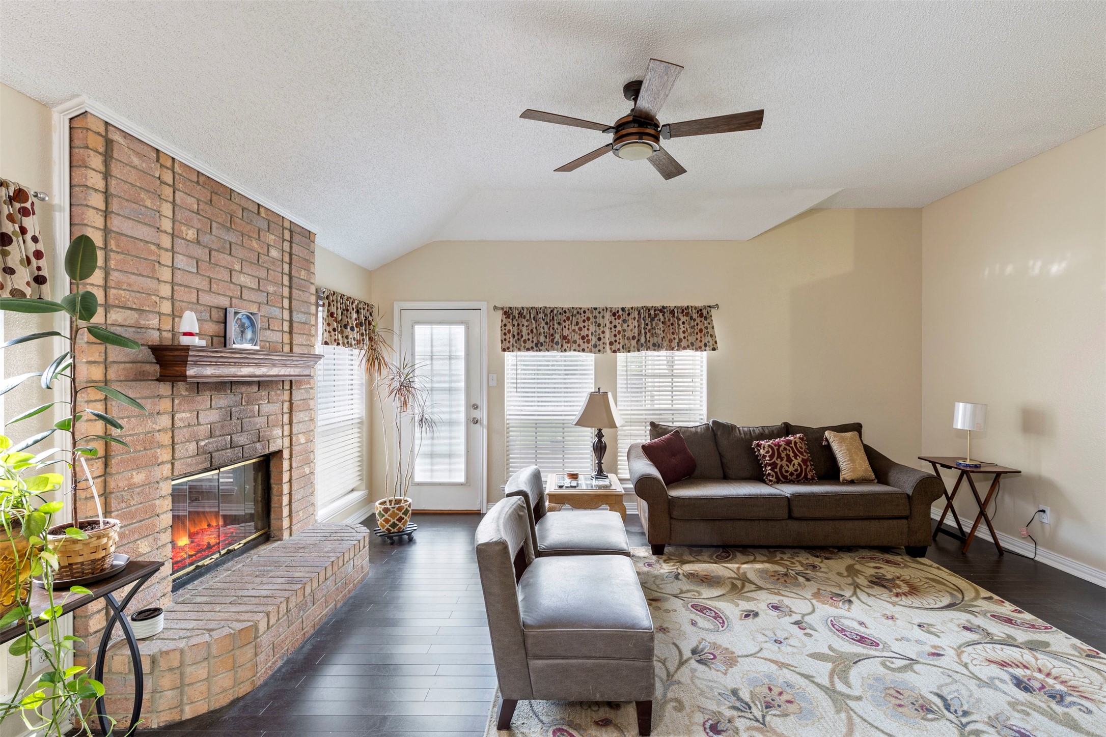 2315 Brisbane Drive Arlington TX 76018