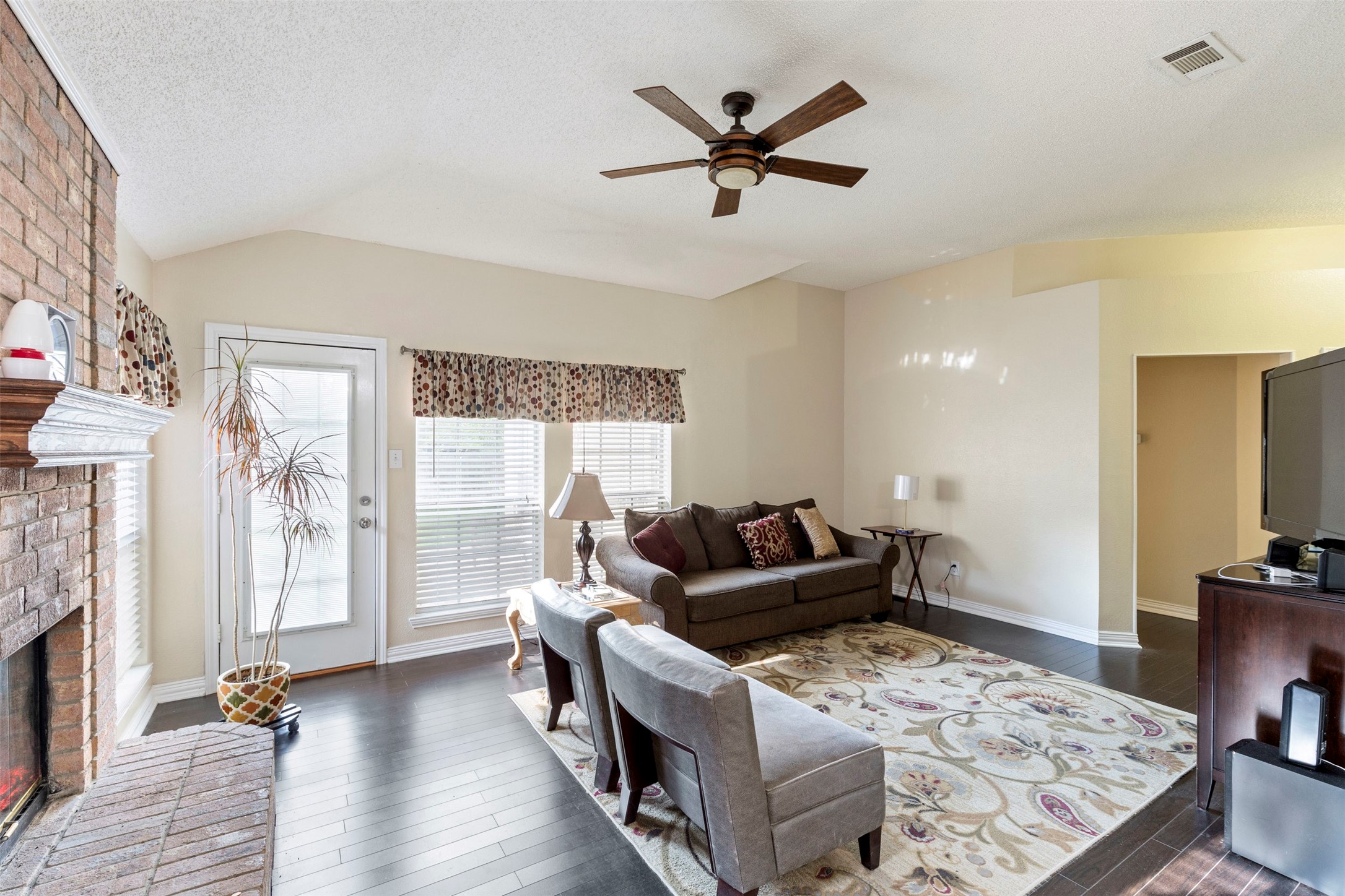 2315 Brisbane Drive Arlington TX 76018