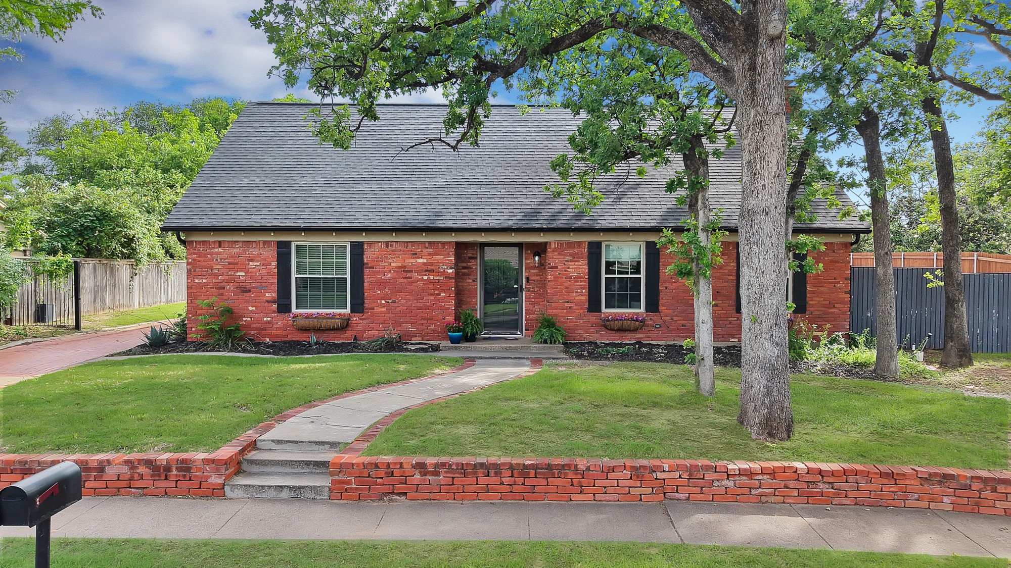 1710 Hilltop Lane Pantego TX 76013