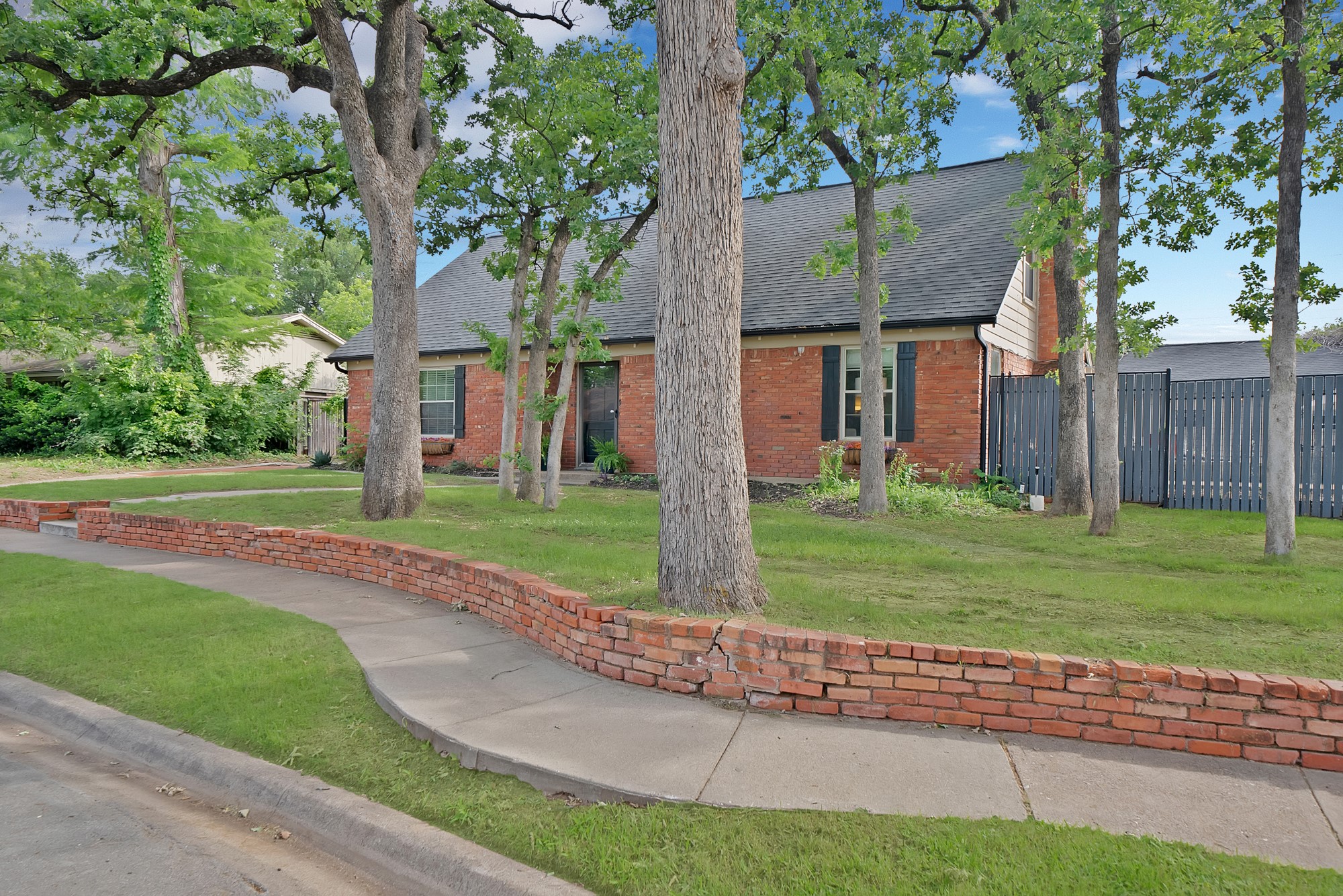 1710 Hilltop Lane Pantego TX 76013