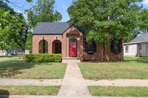 204 S Nueces Street Coleman TX 76834