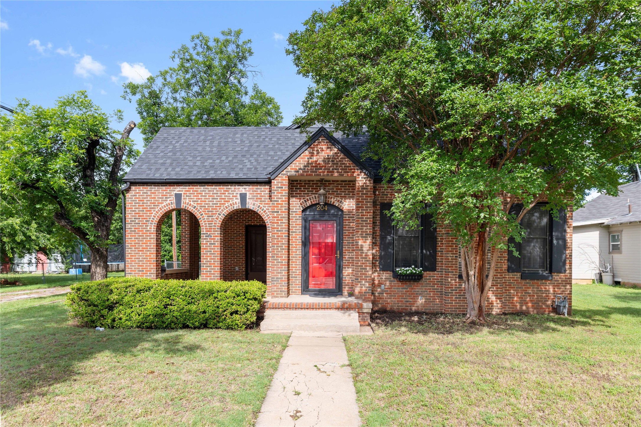 204 S Nueces Street Coleman TX 76834