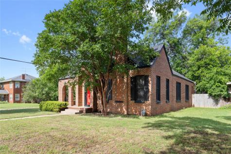 204 S Nueces Street Coleman TX 76834