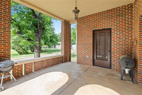 204 S Nueces Street Coleman TX 76834