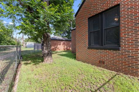 204 S Nueces Street Coleman TX 76834