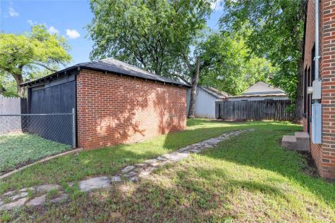 204 S Nueces Street Coleman TX 76834