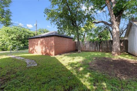 204 S Nueces Street Coleman TX 76834