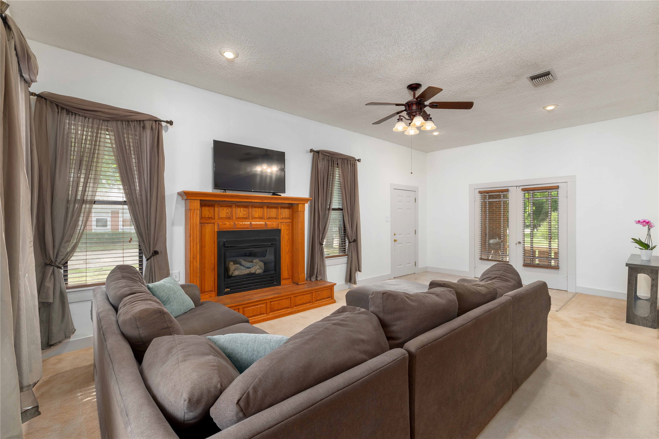 204 S Nueces Street Coleman TX 76834