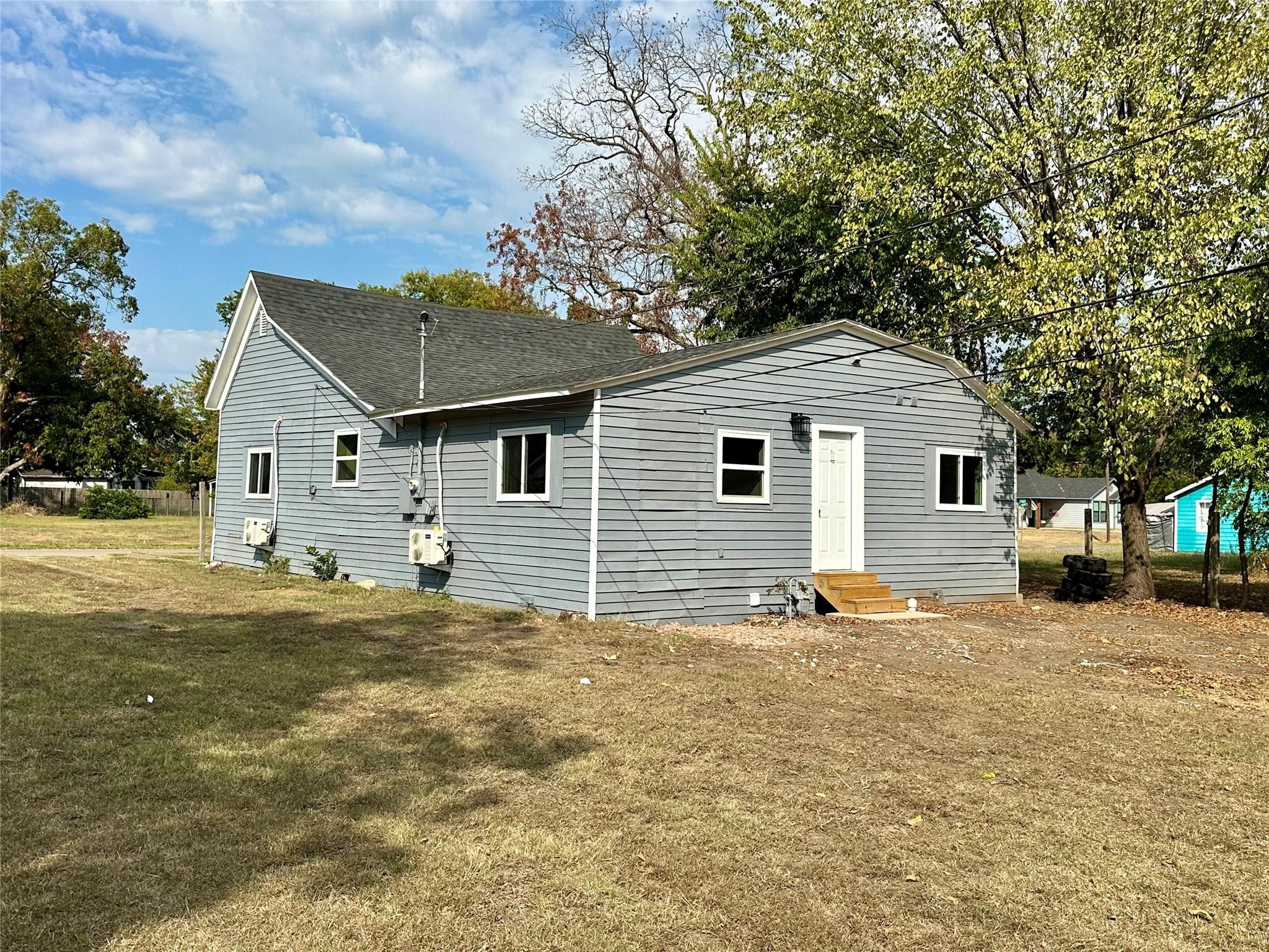 712 W Bond Street Denison TX 75020