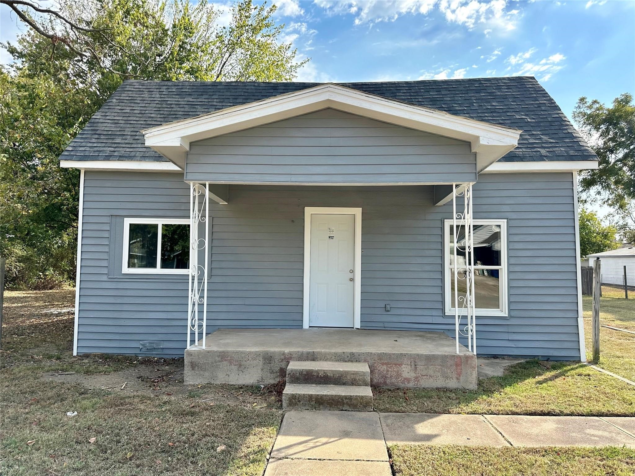 712 W Bond Street Denison TX 75020