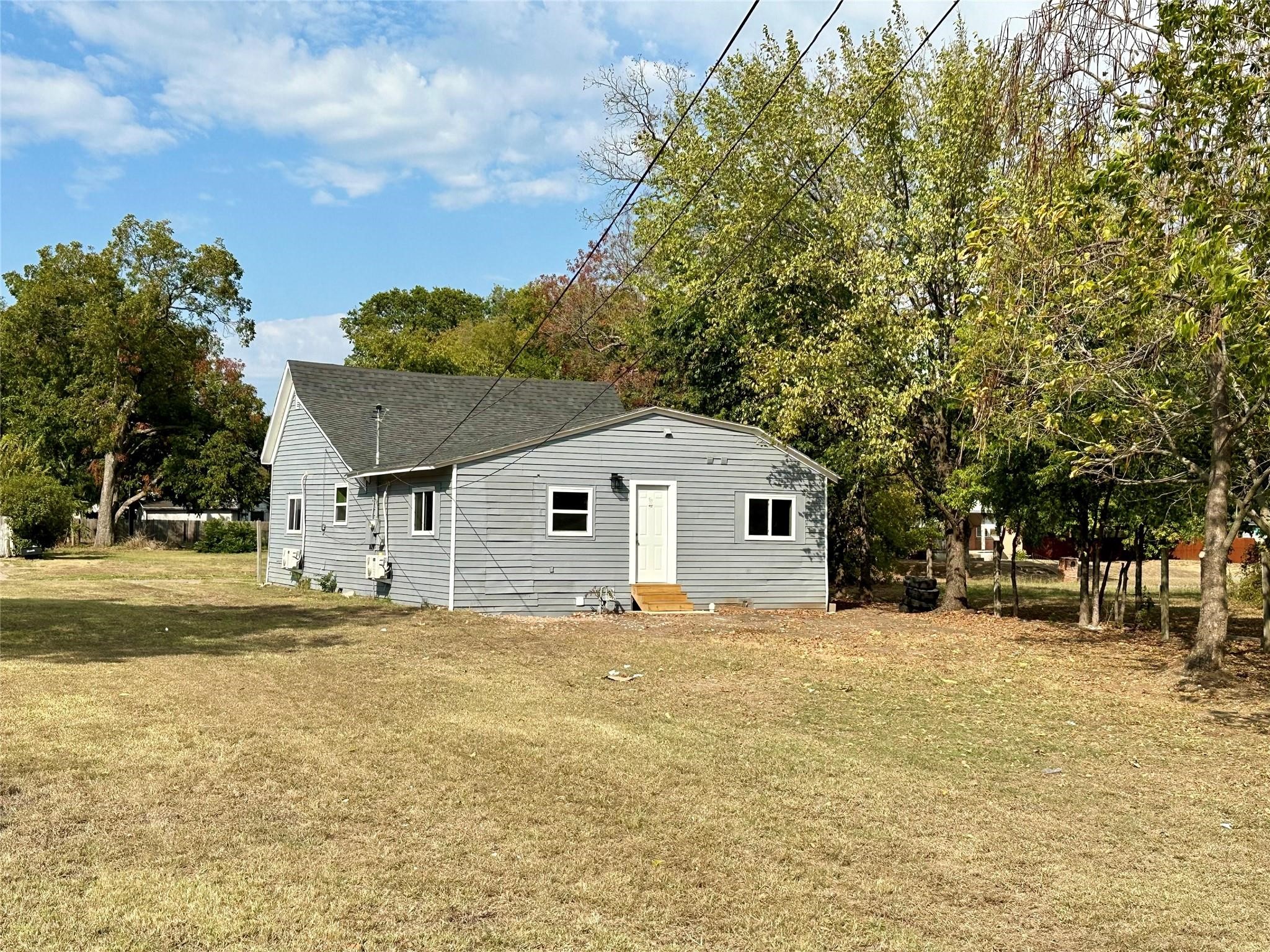 712 W Bond Street Denison TX 75020