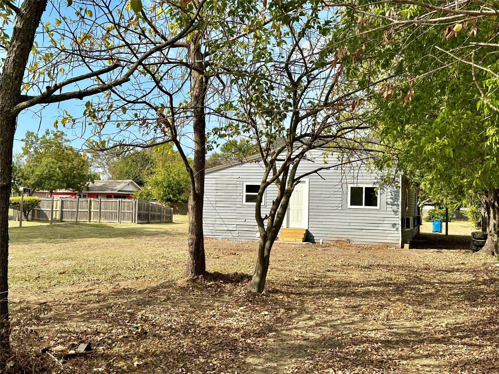 712 W Bond Street Denison TX 75020