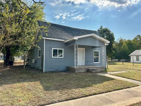 712 W Bond Street Denison TX 75020