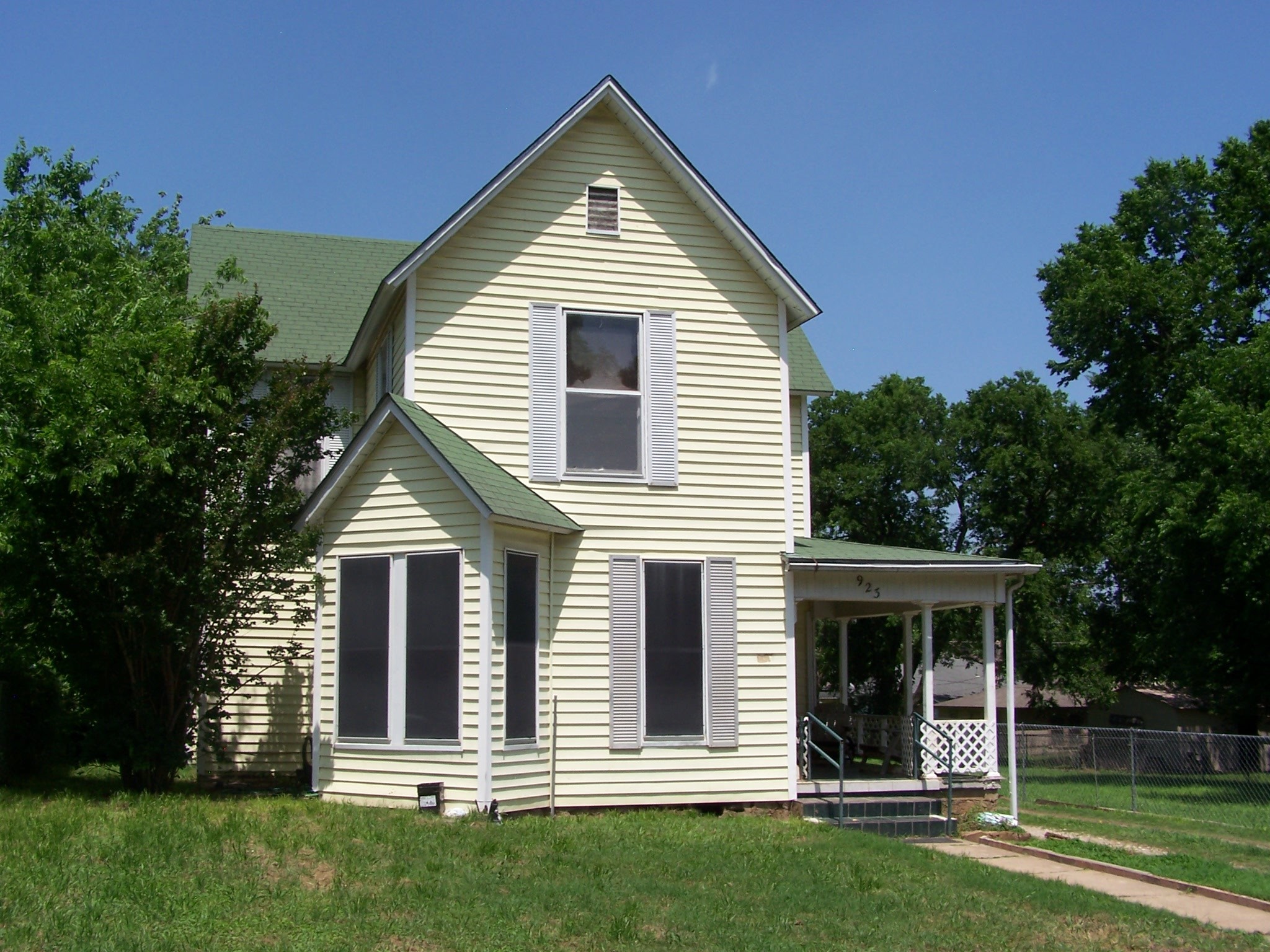 923 Nelson Street Denison TX 75020