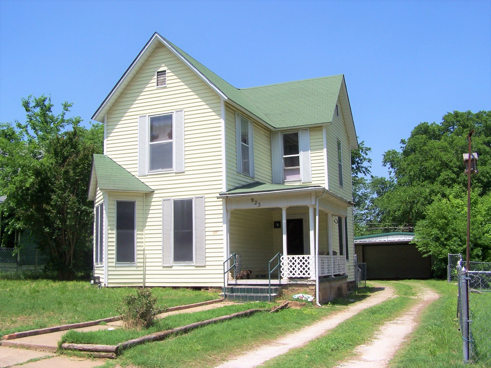 923 Nelson Street Denison TX 75020