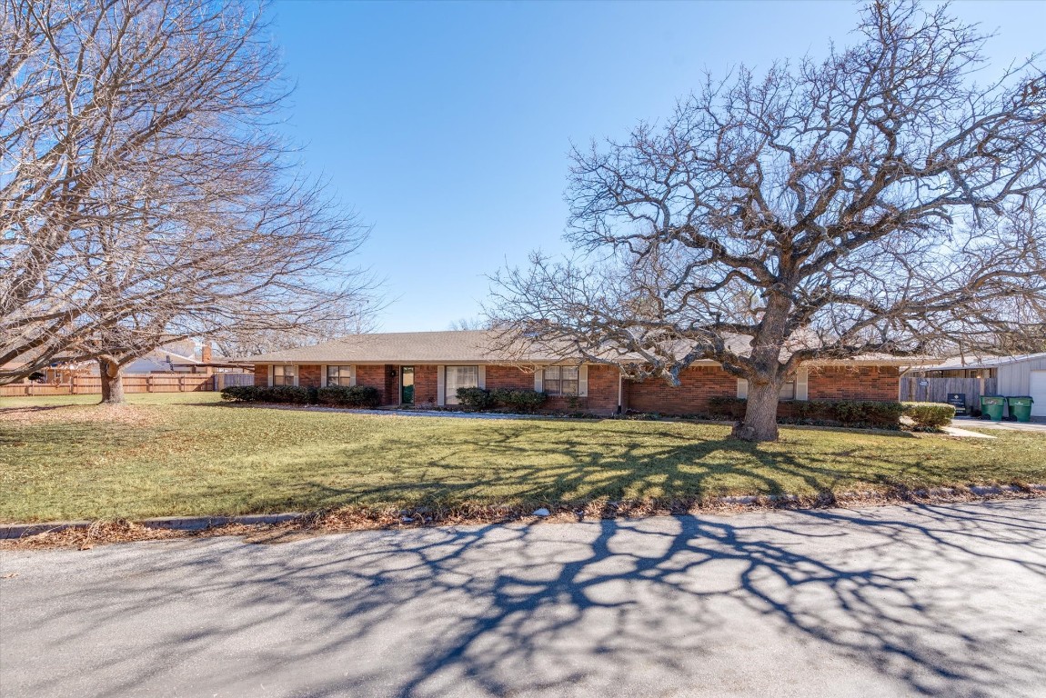 901 Pebble Street Bowie TX 76230