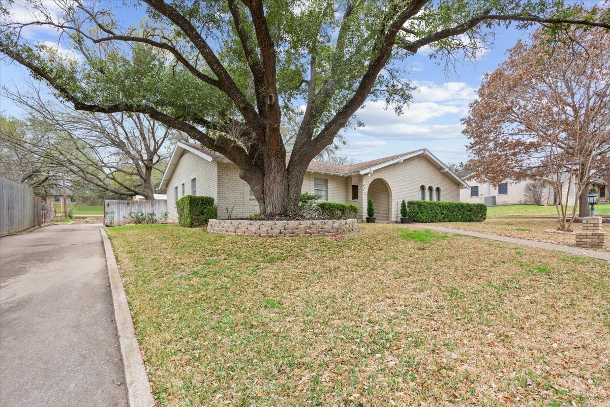 120 Wooded Crest Drive Woodway TX 76712