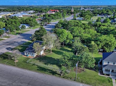 933 N Main Street Muenster TX 76252
