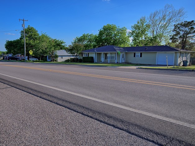 933 N Main Street Muenster TX 76252