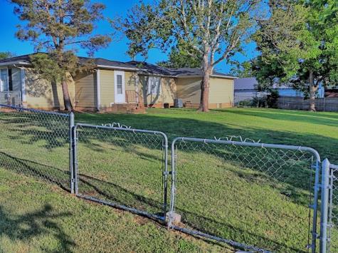 933 N Main Street Muenster TX 76252