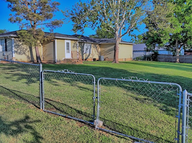 933 N Main Street Muenster TX 76252