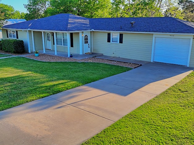 933 N Main Street Muenster TX 76252