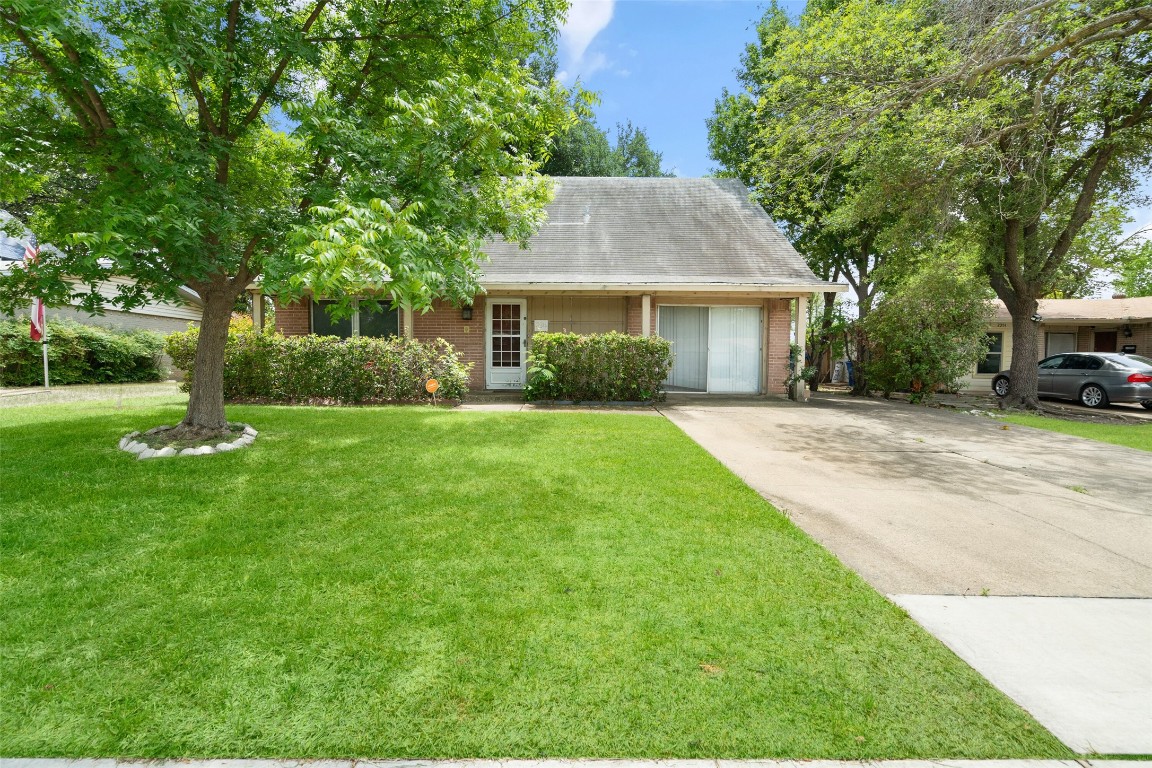 2316 Briarwood Lane Carrollton TX 75006