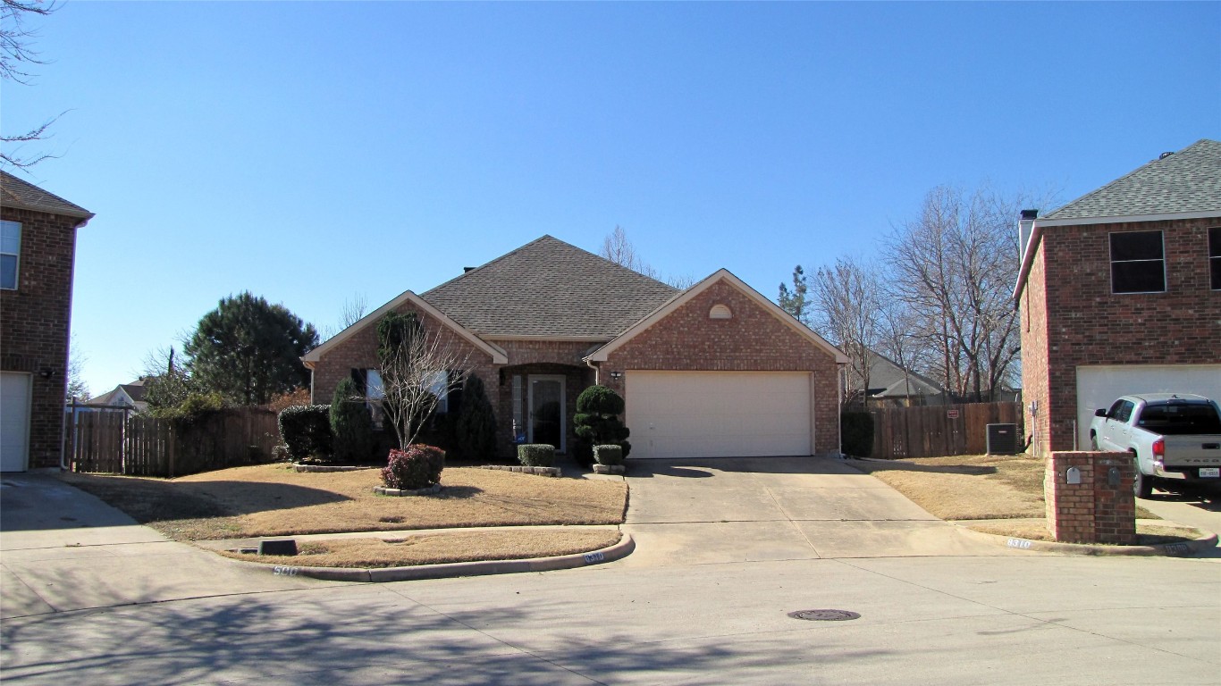 8310 Carallia Court Arlington TX 76002
