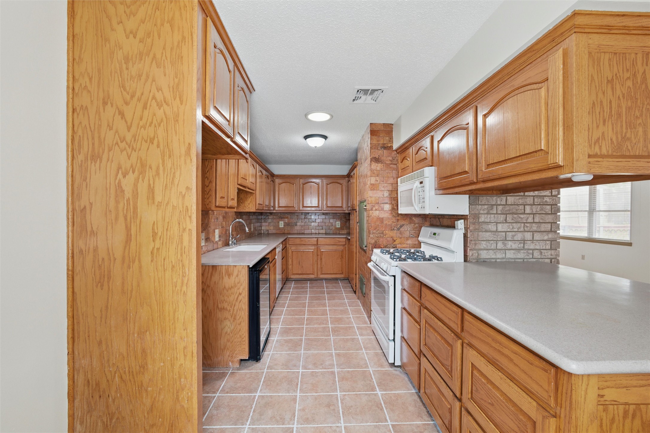 1801 Tyler Avenue Euless TX 76040