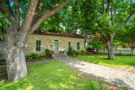 802 S Austin Street Comanche TX 76442