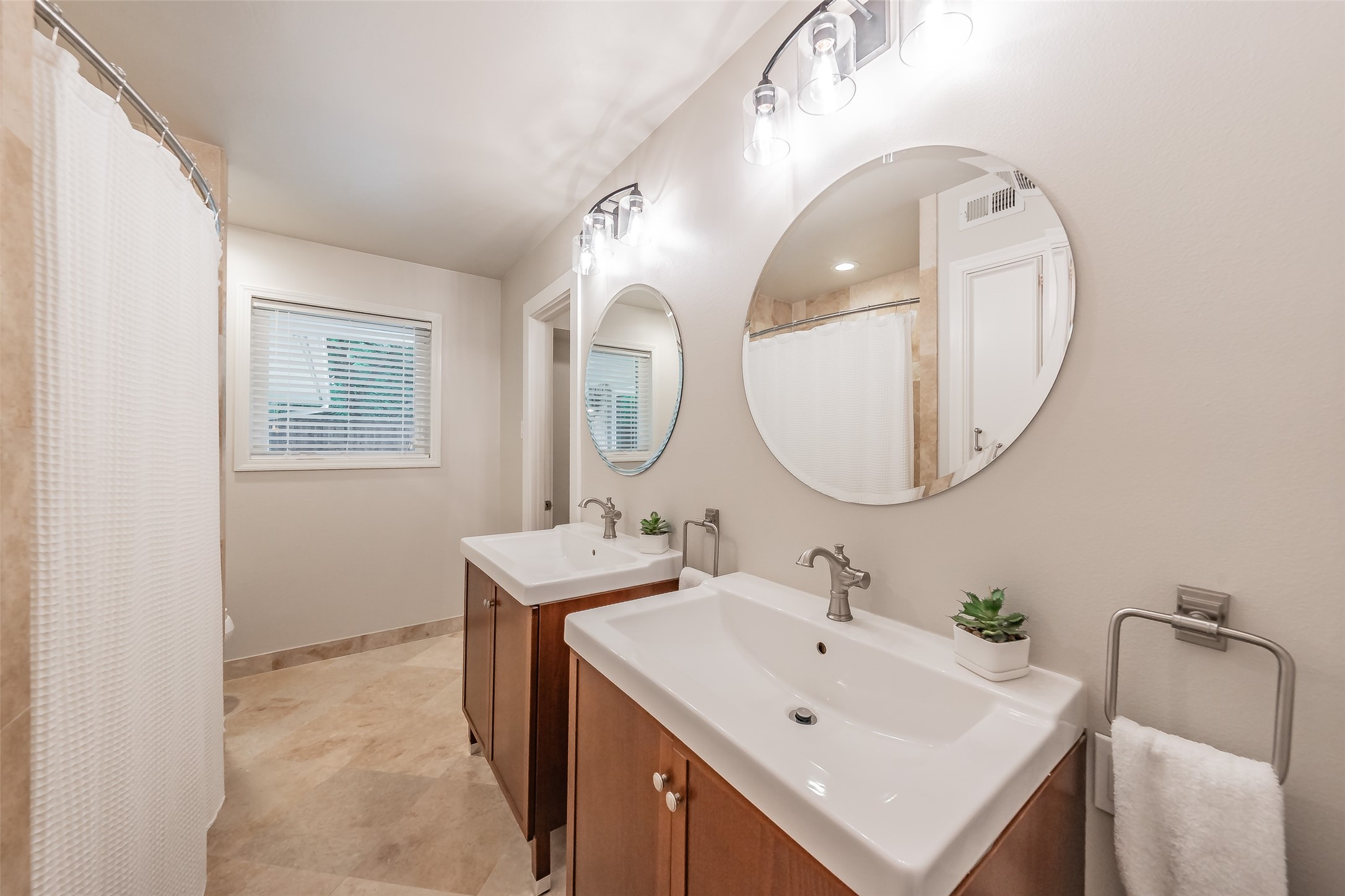 3249 Regent Drive Dallas TX 75229