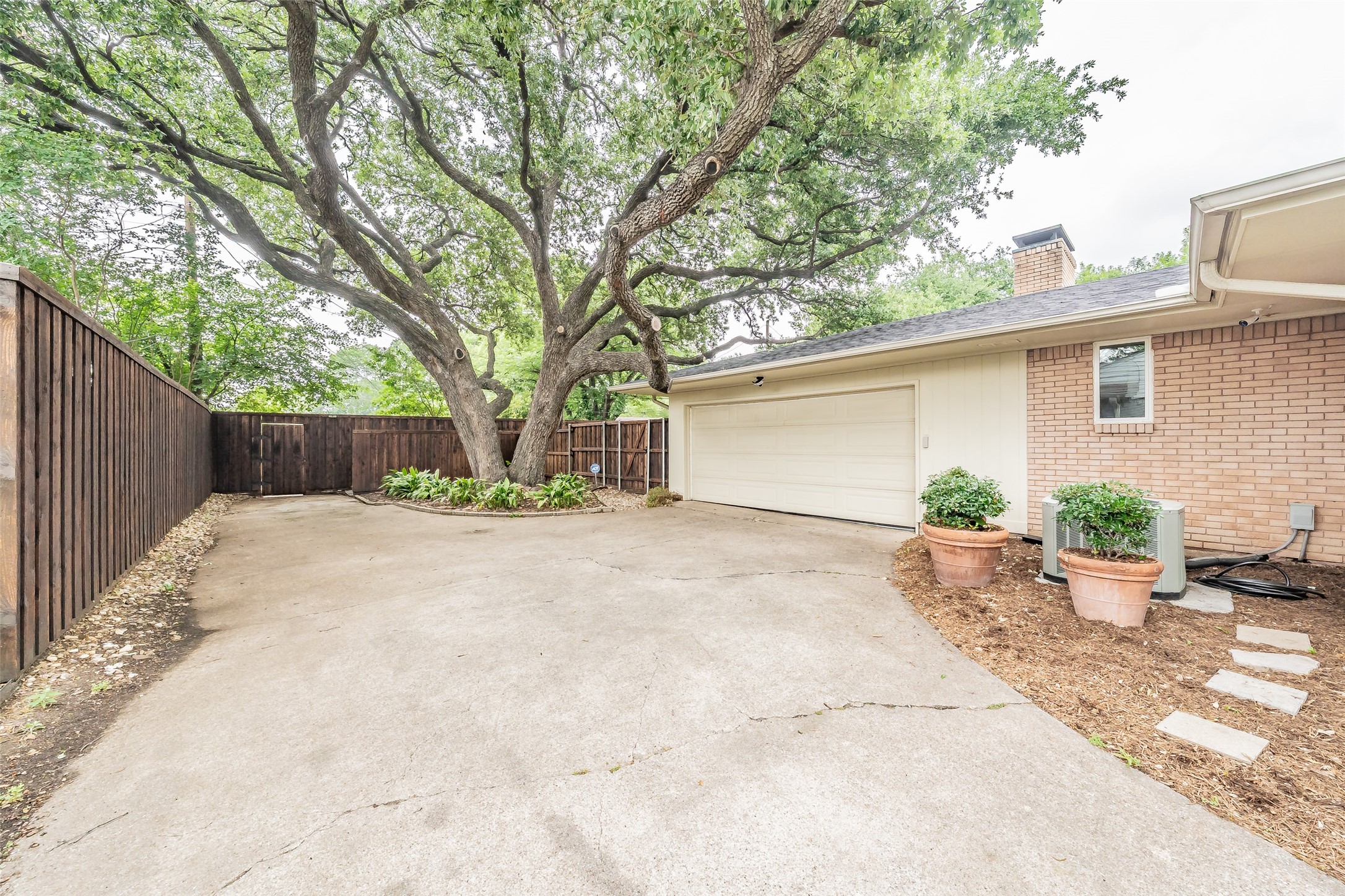 3249 Regent Drive Dallas TX 75229