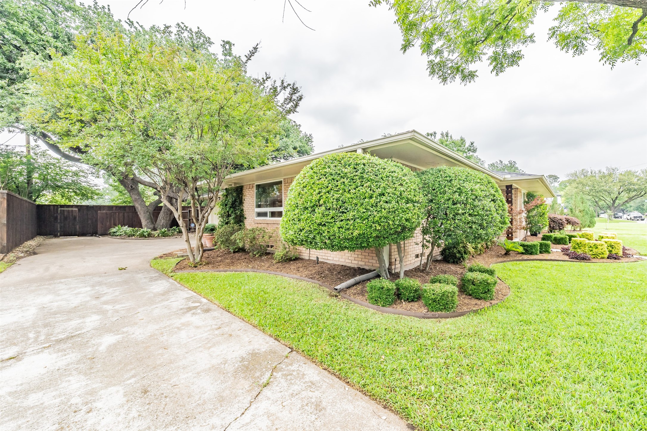 3249 Regent Drive Dallas TX 75229