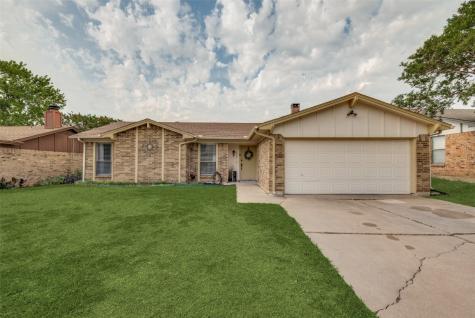 934 W Embercrest Drive Arlington TX 76017