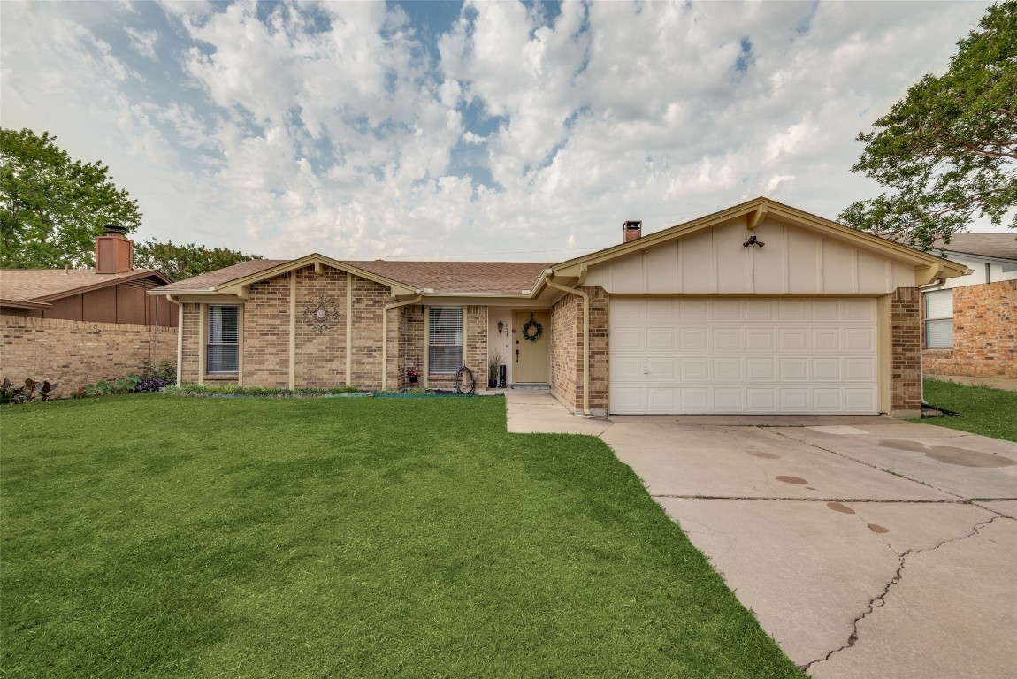 934 W Embercrest Drive Arlington TX 76017