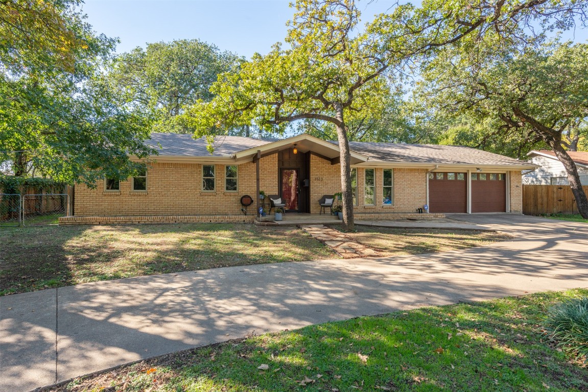 1113 Churchill Road River Oaks TX 76114