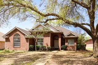 1300 Tad Street Ennis TX 75119