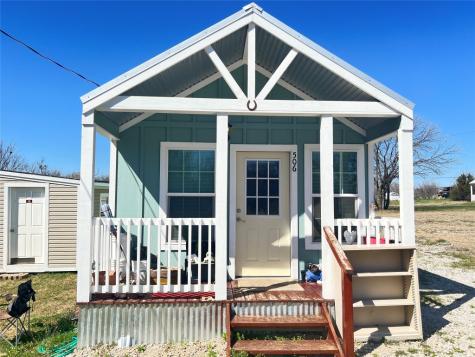 506 Green Street Bowie TX 76230