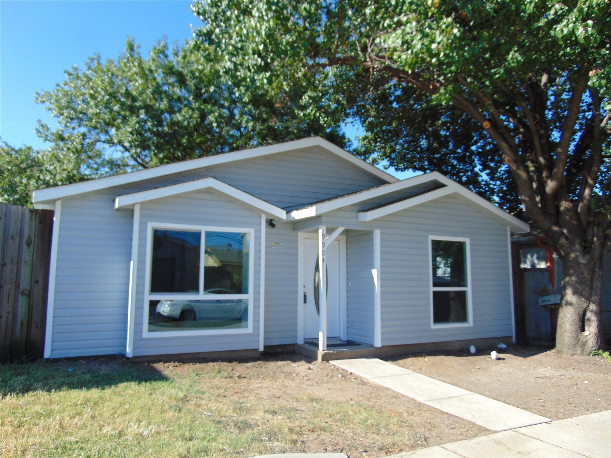 9904 Hustead Street Dallas TX 75217