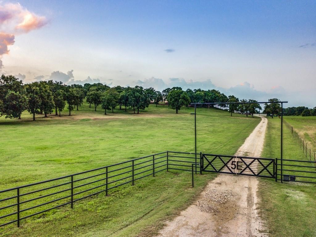 248 Howard Road Valley View TX 76272