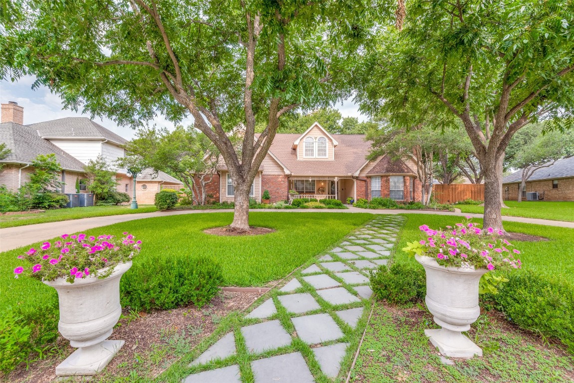 907 Greenway Circle Duncanville TX 75137