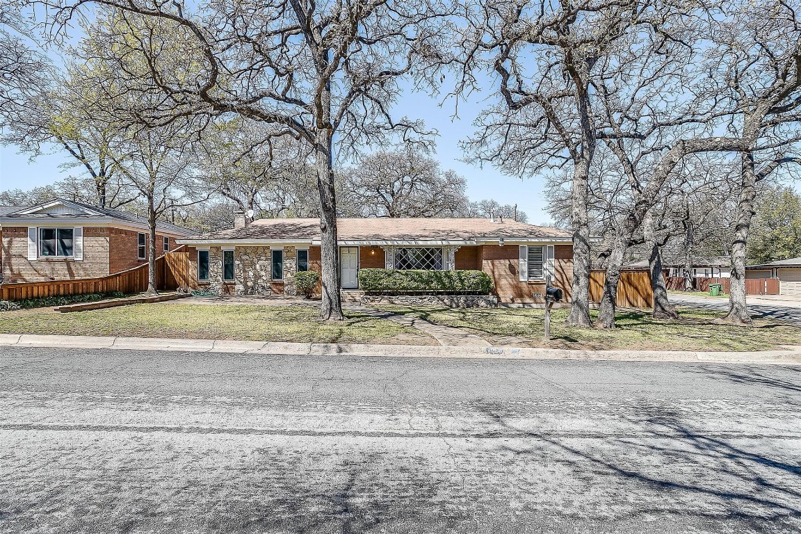 208 W Cheryl Avenue Hurst TX 76053