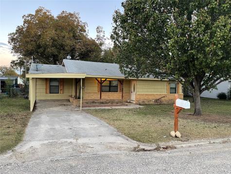 1126 W Archer Street Jacksboro TX 76458