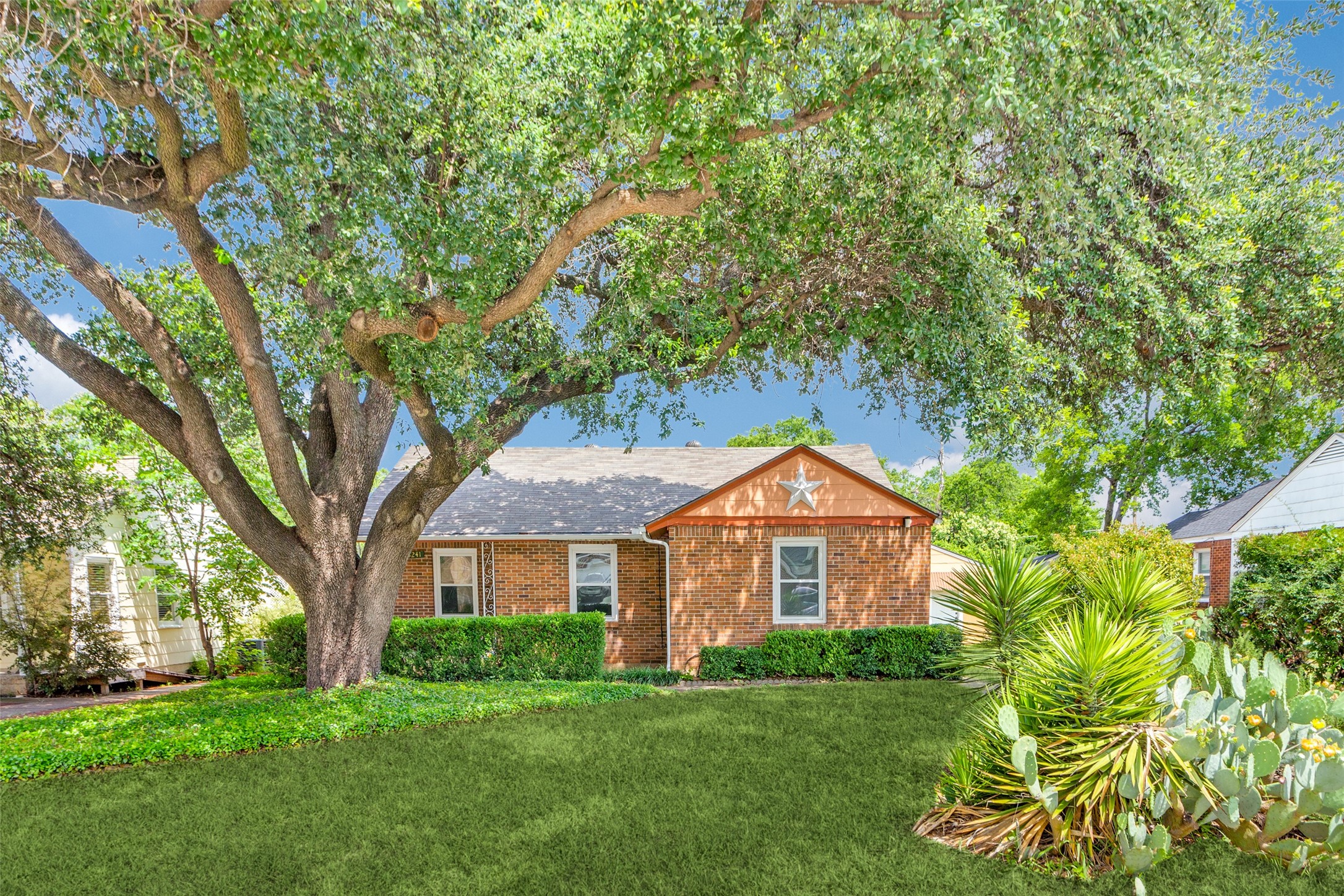 3241 Sandage Avenue Fort Worth TX 76109