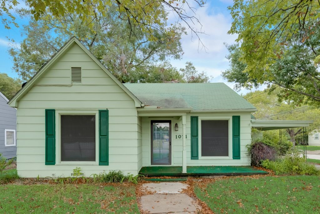 1031 Ritchey Street Gainesville TX 76240