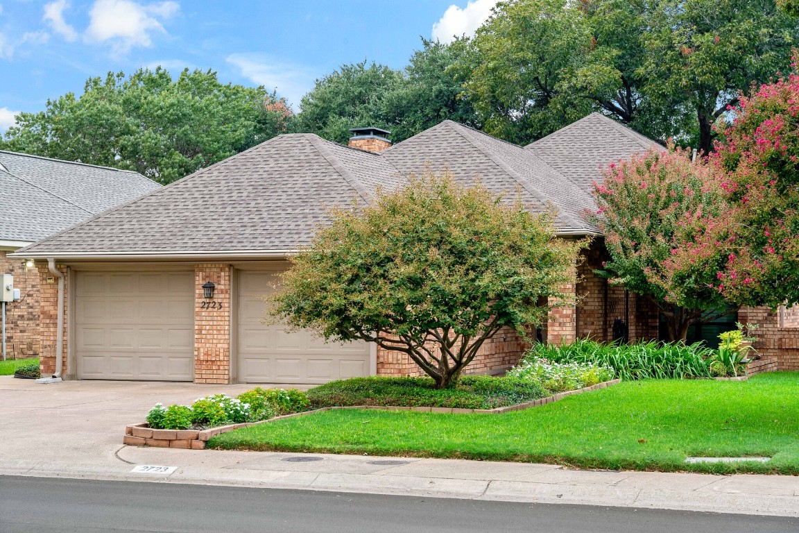 2723 Country Place Carrollton TX 75006