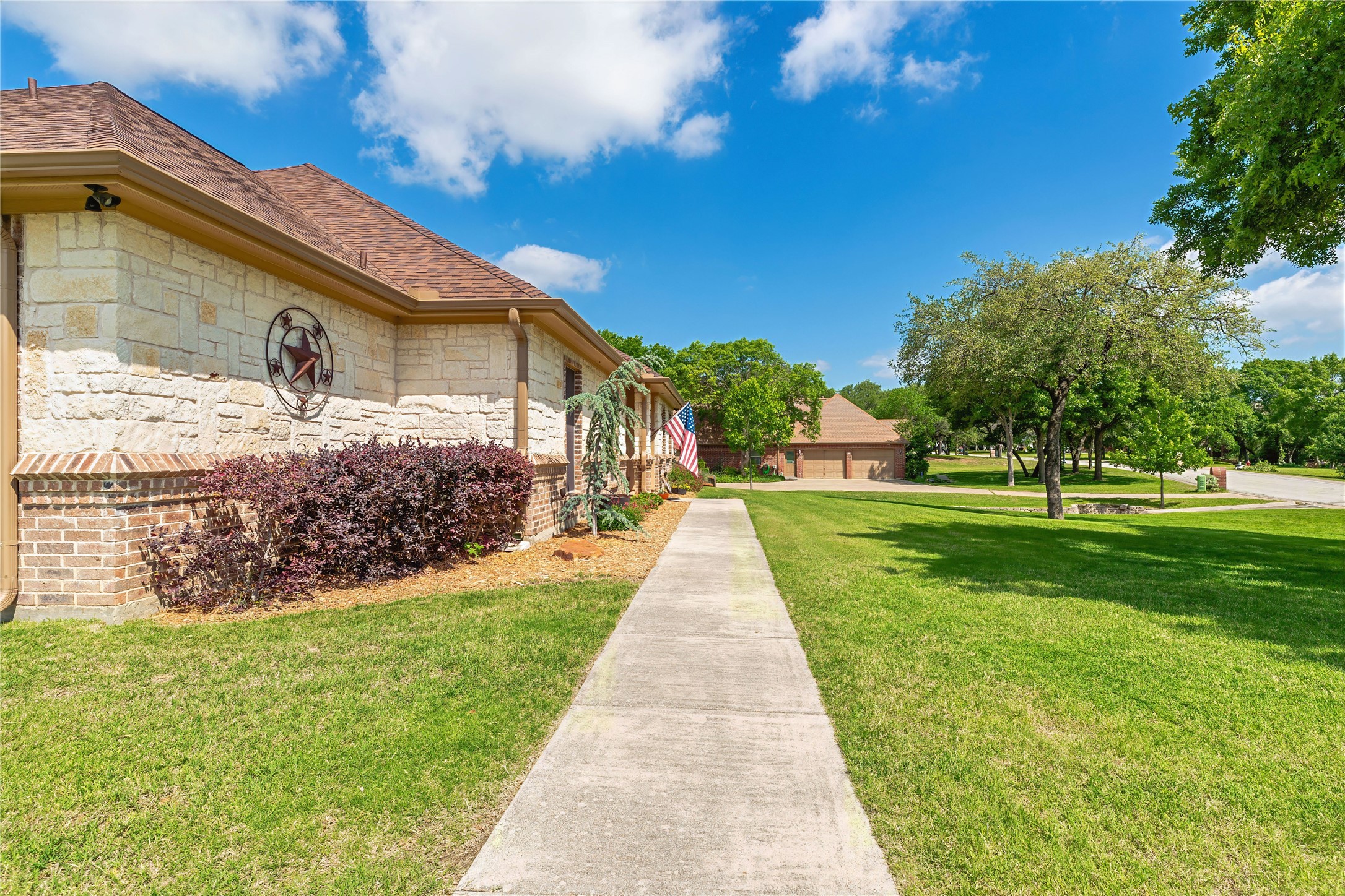 136 Oakwood Court Lakeside TX 76135