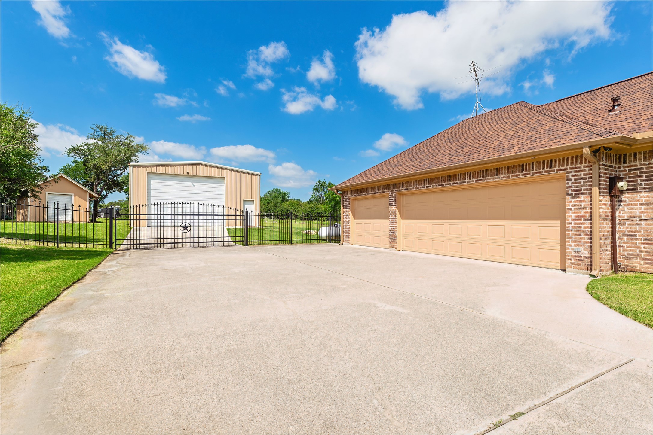 136 Oakwood Court Lakeside TX 76135